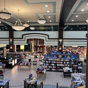 Barnes & Noble - Inside - Books, Mags, Music & Video Near Me - Miami, Florida