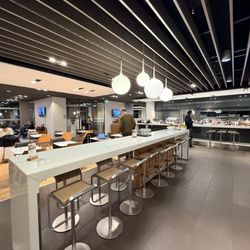 Lufthansa Business Lounge - Inside