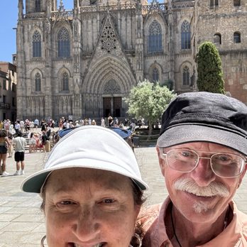 Estruch - A sill couple outside of Estruch - Spanish Near Me - Barcelona, B Estruch - A sill couple outside of Estruch - Spanish Near Me - Barcelona, B