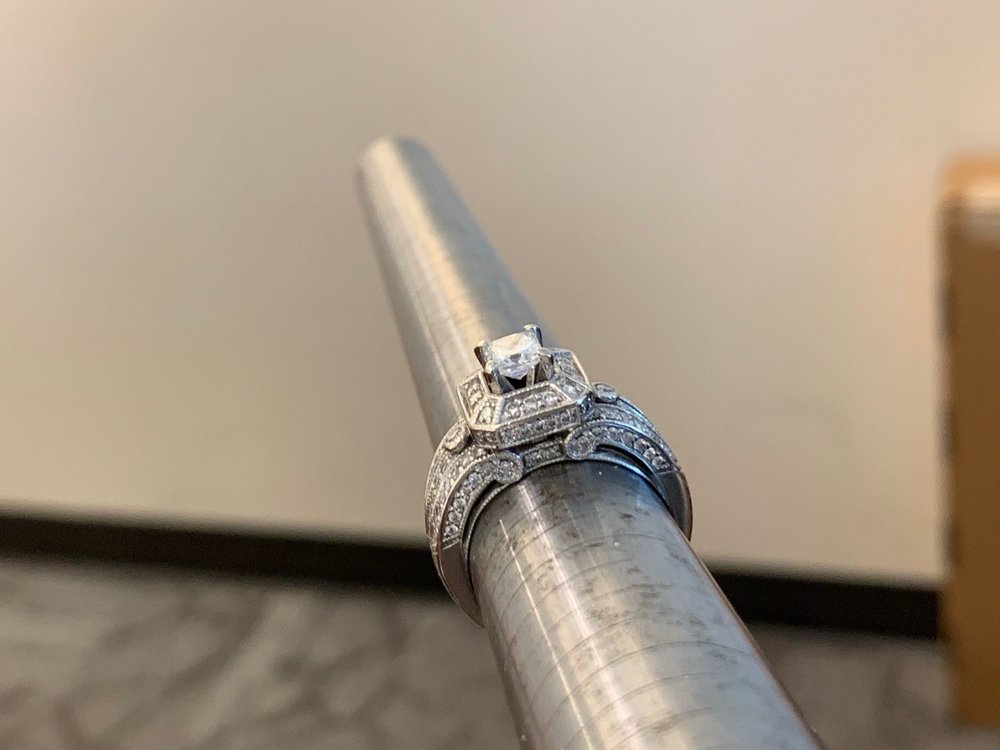 ZALES OUTLET Updated November 2024 34 Photos & 26 Reviews 8155 Arroyo Ci, Gilroy