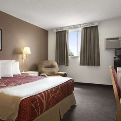 Super 8 by Wyndham Scottsbluff - Standard Queen Room