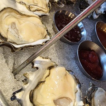 Crackin’ Kitchen - Chilled Oysters - Seafood Near Me - Honolulu, Hawaii