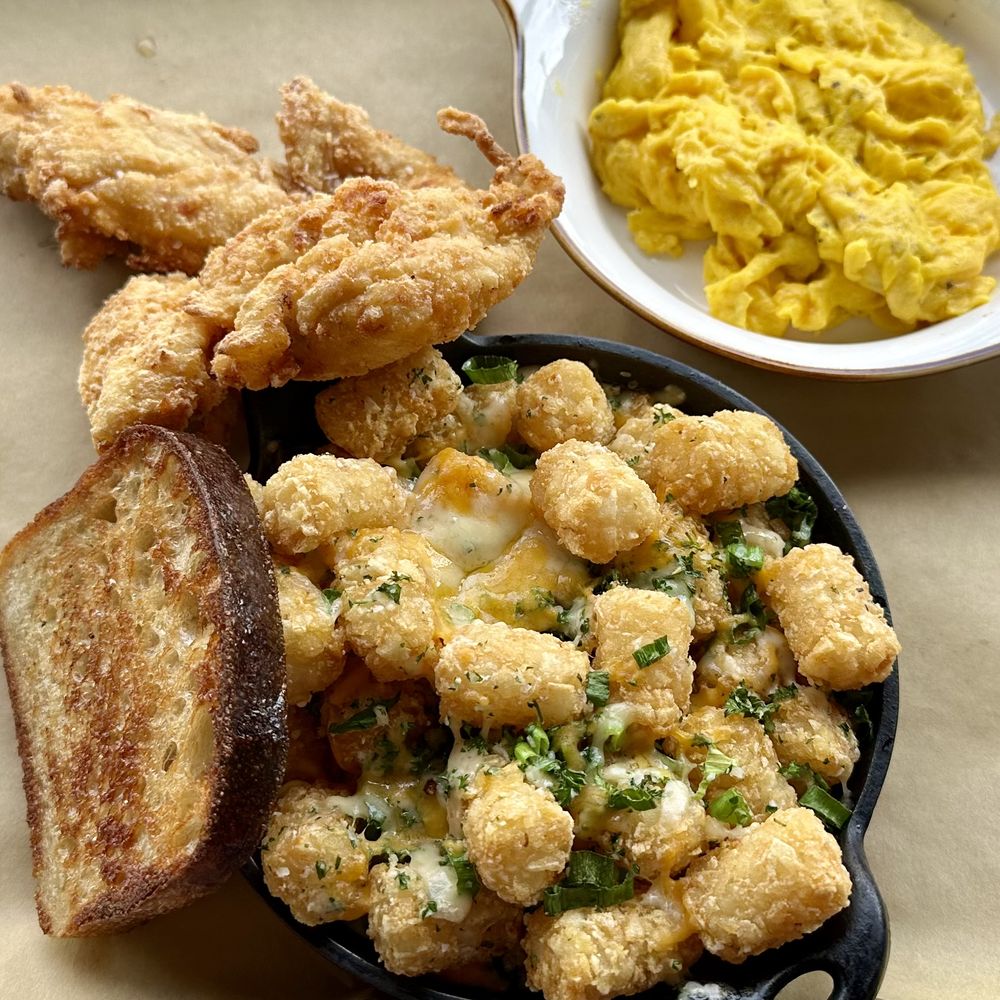 Raven & Lily Restaurant Logo