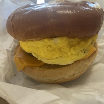 Mojo's Village Cafe - Breakfast Bagel - Coffee & Tea Near Me - Cambria, California