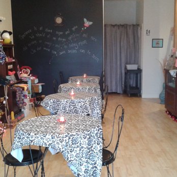 Speranza - a dining room with a table and chairs - Coffee & Tea Near Me - Theodosia, Missouri Speranza - a dining room with a table and chairs - Coffee & Tea Near Me - Theodosia, Missouri
