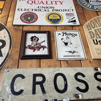 Jake's Roadhouse - Cute decor at Jake's roadhouse 10am - Barbeque Near Me - Monrovia, California