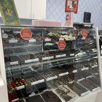 Kilwins Ice Cream - Chocolate - Fudge - Chocolates display - Desserts Near Me - Arlington, Virginia Kilwins Ice Cream - Chocolate - Fudge - Chocolates display - Desserts Near Me - Arlington, Virginia
