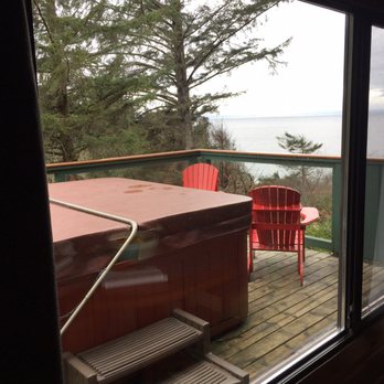 Point No Point - Hot tub with a view! - Hotels Near Me - Sooke, British Columbia