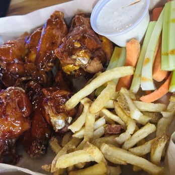 Pit Stop Bar & Grill - Burgers Near Me - Barstow, California