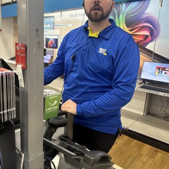 Best Buy - Willow Grove - I went to the location to purchase a pair of Ray Ban glasses for my son, and  he had poor CSR skills. - Electronics Near Me - Willow Grove, Pennsylvania