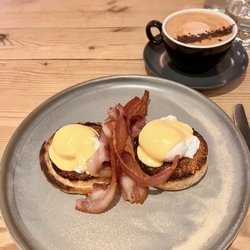 Urban Angel - Traditional eggs Benedict with streaky bacon (crispy muffin requested). Mocha coffee.