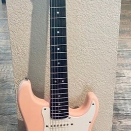 Fender Squier Mini Strat Guitar - Shell Pink with Laurel Fingerboard