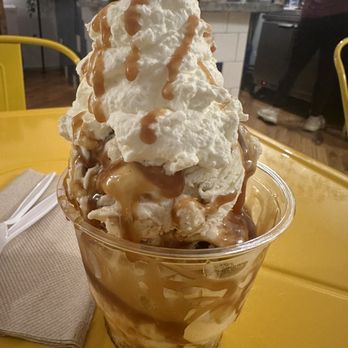 Somerset Splits - Caramel sundae - Ice Cream & Frozen Yogurt Near Me - Philadelphia, Pennsylvania Somerset Splits - Caramel sundae - Ice Cream & Frozen Yogurt Near Me - Philadelphia, Pennsylvania