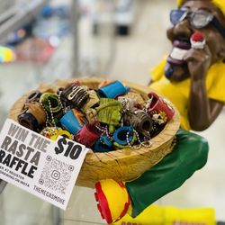 Mega Smoke Shop Kissimmee - Jumbo Rasta Ashtrays.