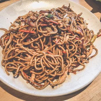 Mama Chang - Hunan chicken with noodles - Chinese Near Me - Fairfax, Virginia