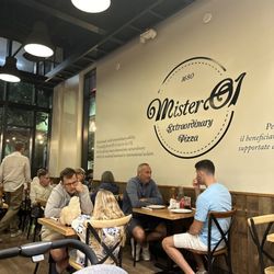 Mister O1 Extraordinary Pizza - Bay Harbor - Dining room