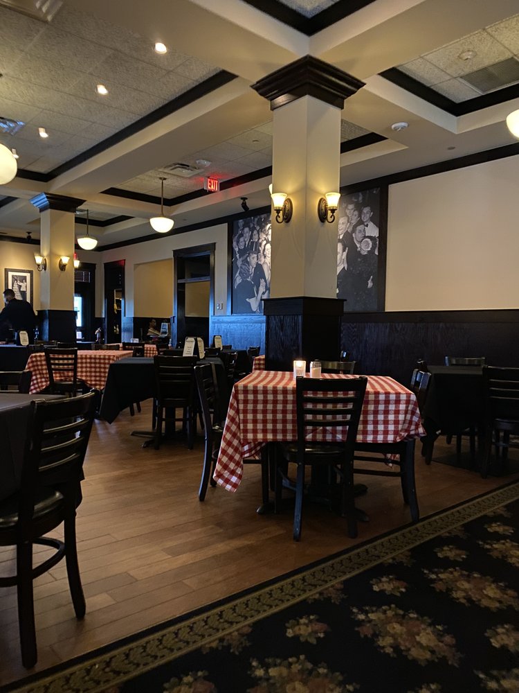 Maggiano's Little Italy - Garden City