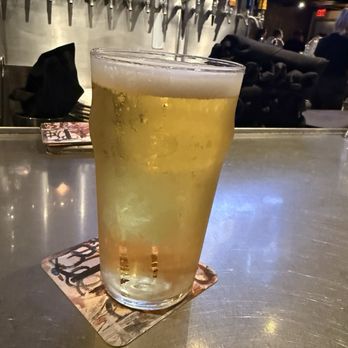 Yard House - Michelob Ultra 4.2% Light Lager, St. Louis, MO - New American Near Me - Honolulu, Hawaii