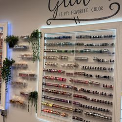 Beauty Nails & Spa - Glitter wall