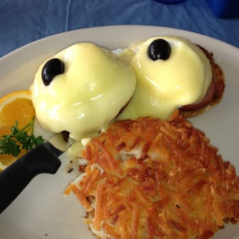 Moke's Bread & Breakfast - Best Eggs Benedict ever! - Breakfast & Brunch Near Me - Kailua, Hawaii