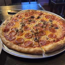 Pepperoni, extra pepperoni, sausage, easy sauce, a bit well done Pepperoni, extra pepperoni, sausage, easy sauce, a bit well done