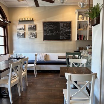 Da Pepo - Interior - Italian Near Me - Montclair, New Jersey