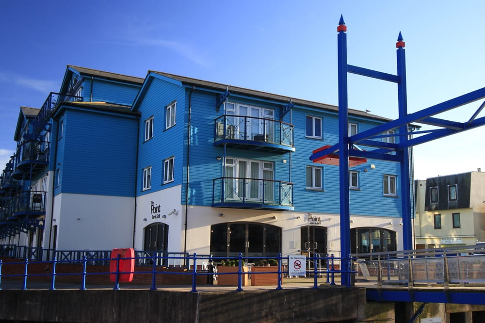 THE POINT BAR & GRILL Updated August 2024 14 Pilot Wharf, Exmouth