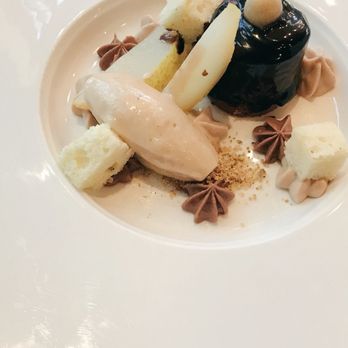 Laurie Raphaël - Chocolate mousse - French Near Me - Quebec City, Quebec Laurie Raphaël - Chocolate mousse - French Near Me - Quebec City, Quebec