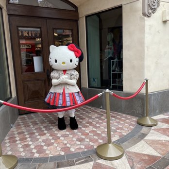 Universal Studios Hollywood - Hello Kitty - Amusement Parks Near Me - Universal City, California