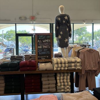 Barefoot Dreams - Fashion Near Me - Camarillo, California