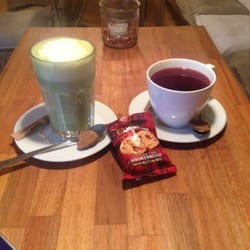 Teehaus Weber - Matcha Latte, Glücklichmacher und Walkers Keks