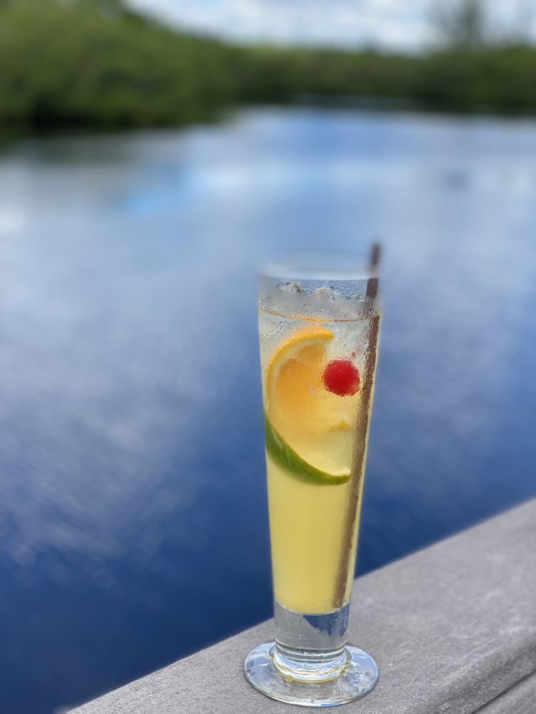 Farlow's On The Water