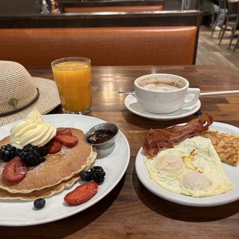 Cafe De Olla - Berry Good Pancakes Fresh Squeezed Orange Juice Mexican Hot Chocolate - American Near Me - Monrovia, California