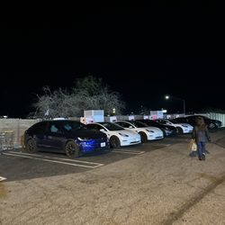 Tesla Supercharger Barstow - 8 superchargers