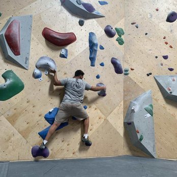 Hangar 18 - Rancho Cucamonga - 2nd Room - V5 - Climbing Near Me - Rancho Cucamonga, California