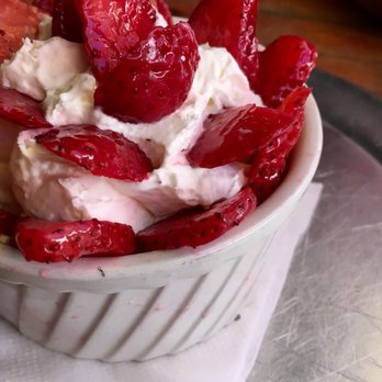 La Masa - Bearing Fruit~~~'Crema Y Fresas'- (Almost Like A Strawberry Fool) & So Good! - Colombian Near Me - Bronx, New York