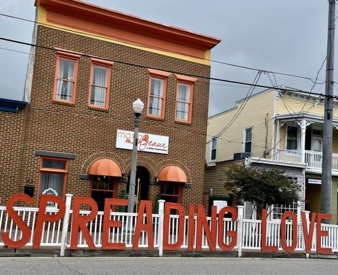 Mango Mangeaux: A Simply Panache Bistro by null