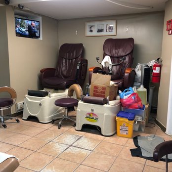 1. Amy’s Nail Salon