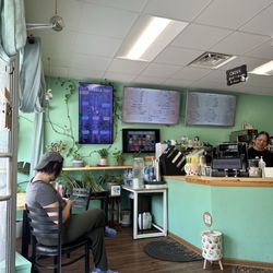 1+1 Restaurant & Tea - Service counter