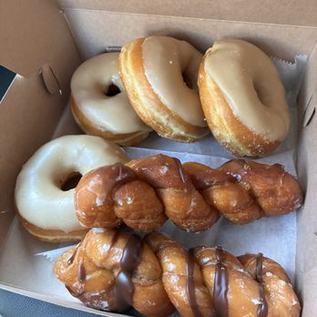 YoYo Donuts - Maple and twist donut - Donuts Near Me - Minnetonka, Minnesota YoYo Donuts - Maple and twist donut - Donuts Near Me - Minnetonka, Minnesota