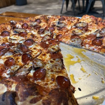 Brickyard Hollow Brewing Company - Pizza Near Me - Freeport, Maine Brickyard Hollow Brewing Company - Pizza Near Me - Freeport, Maine