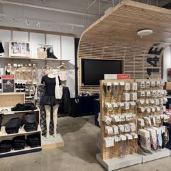 American Eagle & Aerie Store