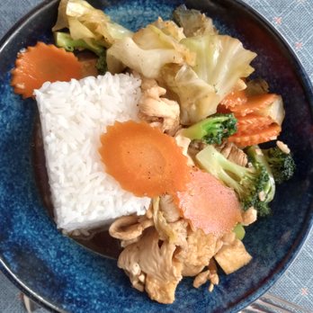 MoMo Thai House - Garlic and Pepper with Tofu and Chicken - Thai Near Me - Tigard, Oregon