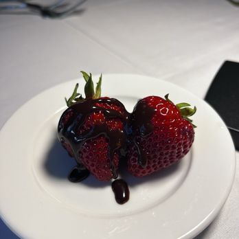 Oaklawn Southern Dining - Chocolate covered strawberries for our anniversary. - Steakhouses Near Me - Paris, Tennessee Oaklawn Southern Dining - Chocolate covered strawberries for our anniversary. - Steakhouses Near Me - Paris, Tennessee