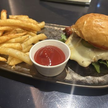 Open Palette - Happy hour brisket slider & fries for $7 - New American Near Me - Dallas, Texas Open Palette - Happy hour brisket slider & fries for $7 - New American Near Me - Dallas, Texas