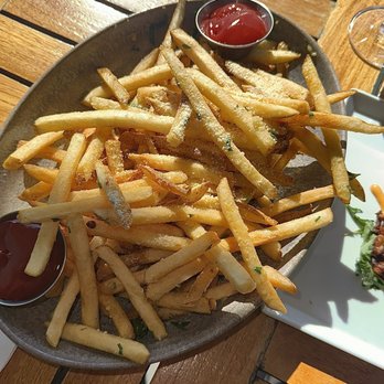 Pacific's Edge Restaurant - Shareable Gilroy Garlic Fries - Seafood Near Me - Carmel, California