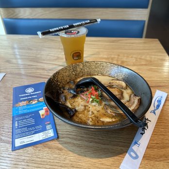 Token Ramen and Kung Fu Tea - Bloc garlic ramen and mango green tea - Bubble Tea Near Me - Orlando, Florida Token Ramen and Kung Fu Tea - Bloc garlic ramen and mango green tea - Bubble Tea Near Me - Orlando, Florida