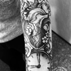 Katy Newport - Tattoo: Herz mit Blumen und Taschenuhr von Katy Newport Tattoo Bamberg