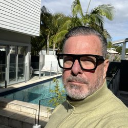 Aloha Villas Byron Bay - Two pools, breakfast area that opens onto pool in morning sun!