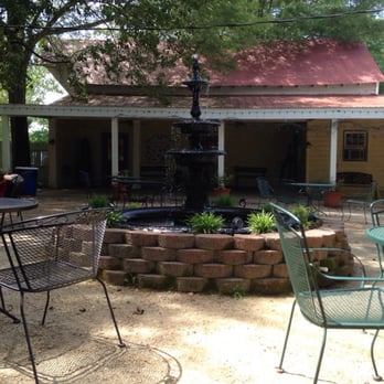 Ingleside Vineyards - Courtyard - Wineries Near Me - Oak Grove, Virginia Ingleside Vineyards - Courtyard - Wineries Near Me - Oak Grove, Virginia